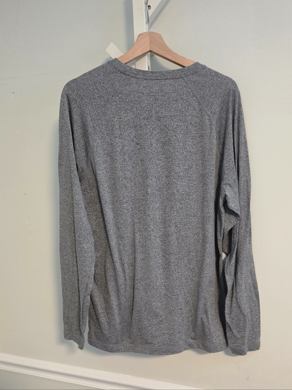 Rhone Reign Long Sleeve Performance Shirt Men's Large Heather Grey Athletic - Picture 3 of 9